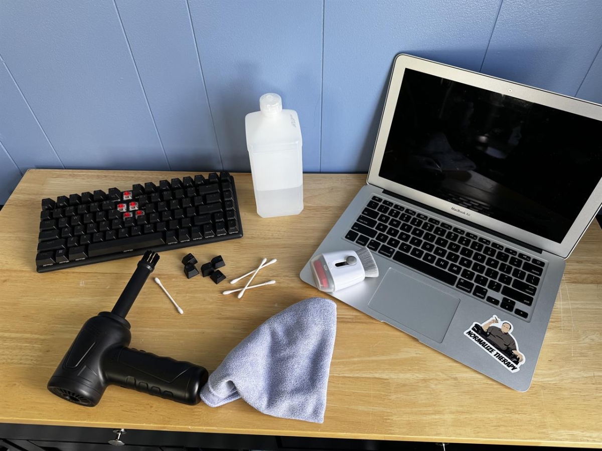 Vệ sinh MacBoo để hạn chế tình trạng màn hình Macbook bị giật