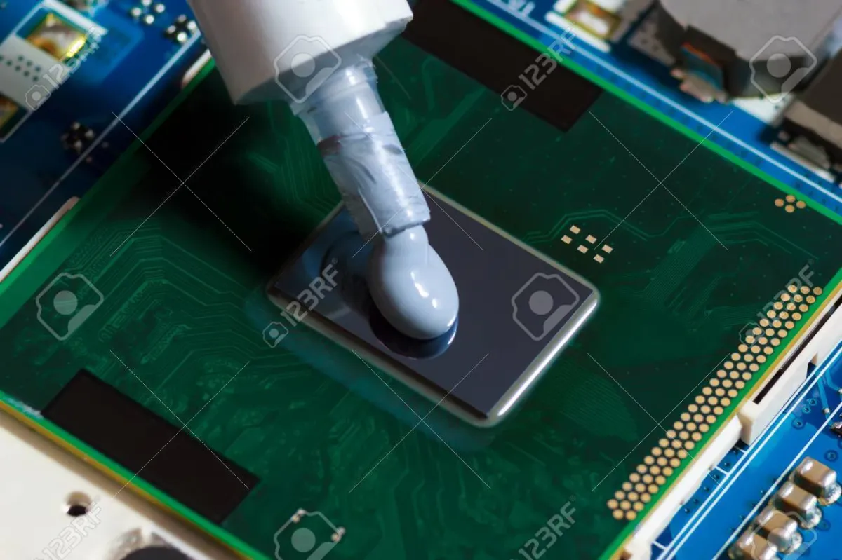 Tra keo tản nhiệt mới để hạn chế tình trạng màn hình Macbook bị giật