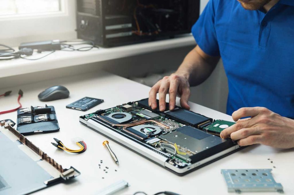 Mang đến trung tâm sửa chữa uy tín khi màn hình macbook bị giật nhiều