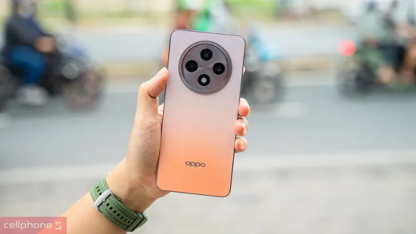 điện thoại OPPO 3 camera dọc được nhiều người săn đón