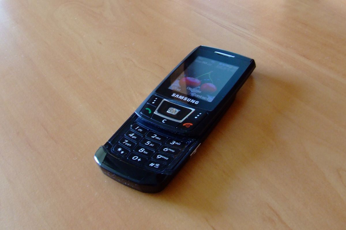 điện thoại samsung đời đầu SGH-D900