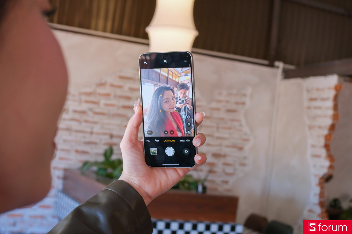 So sánh OPPO Reno15 vs Samsung Galaxy S25 FE về camera