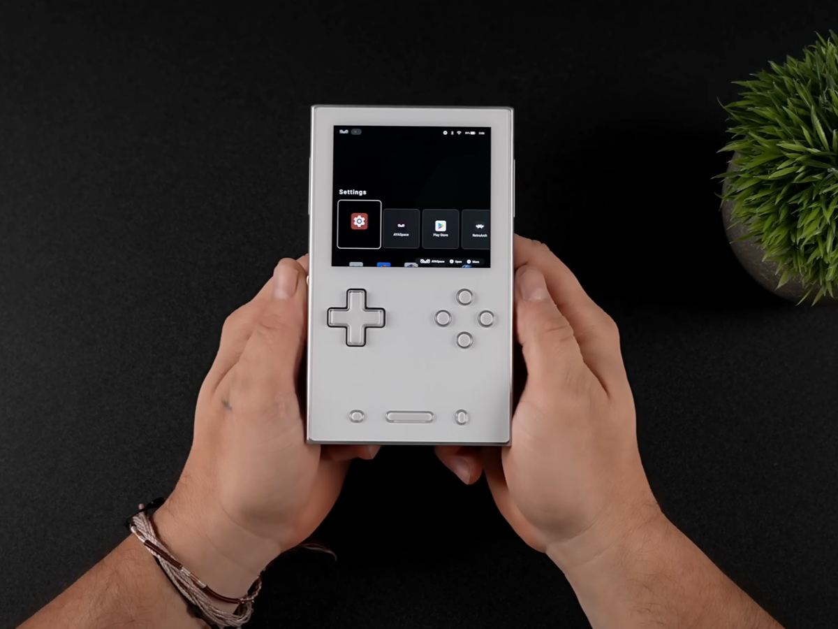 Đánh giá AYANEO Pocket VERT