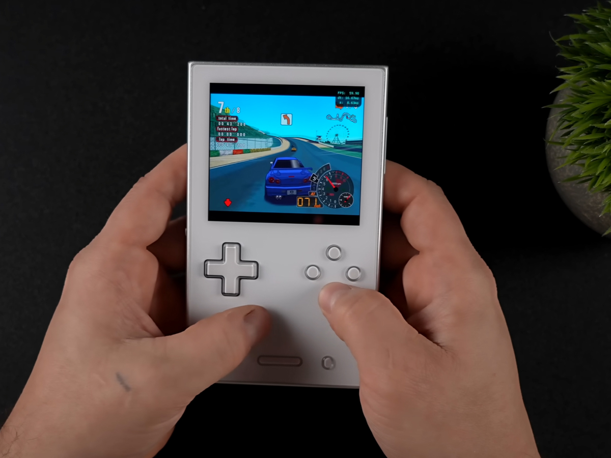 Đánh giá AYANEO Pocket VERT