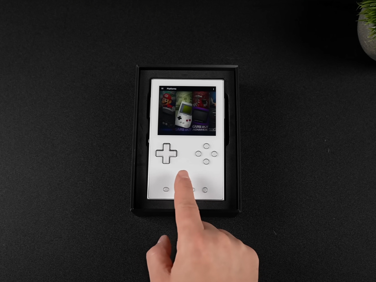 Đánh giá AYANEO Pocket VERT