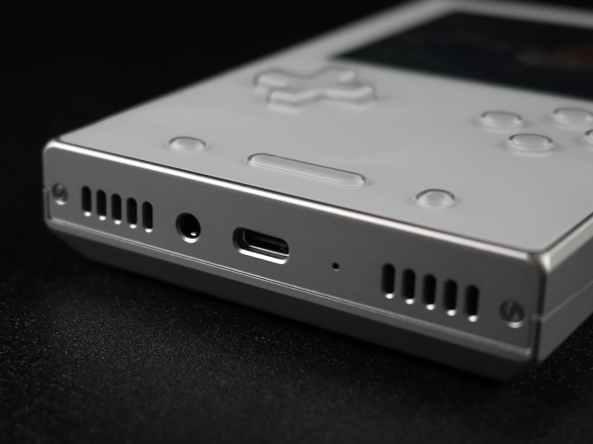 Đánh giá AYANEO Pocket VERT