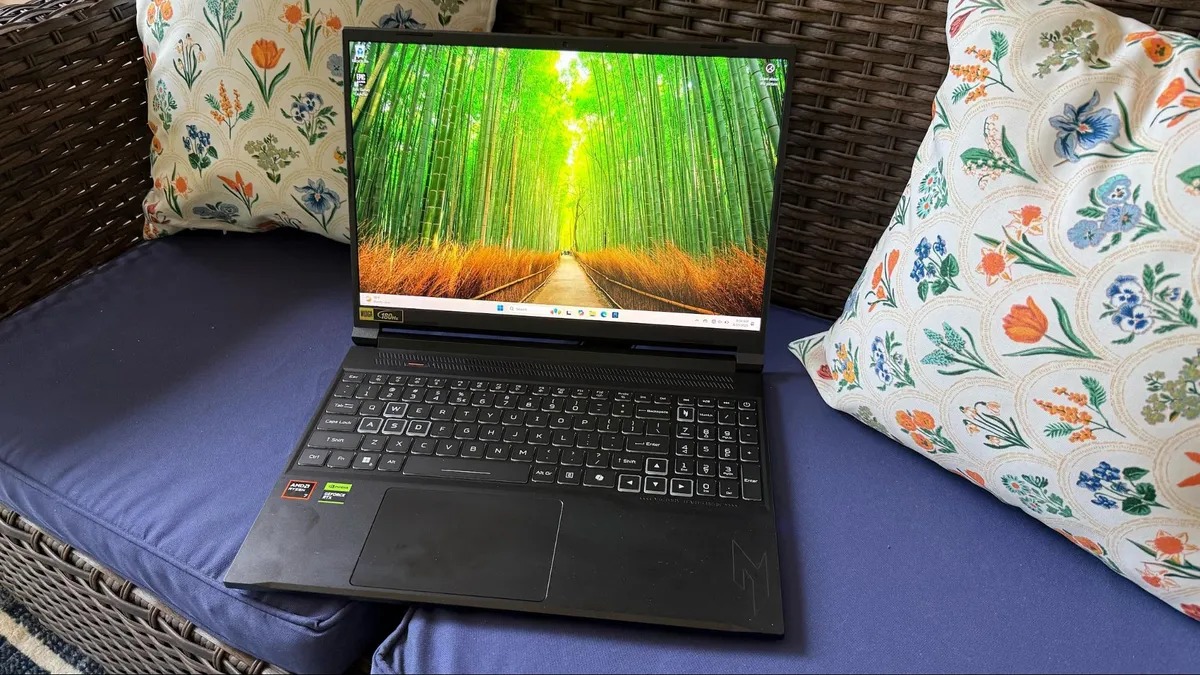 Đánh giá Acer Nitro V 16S AI màn hình