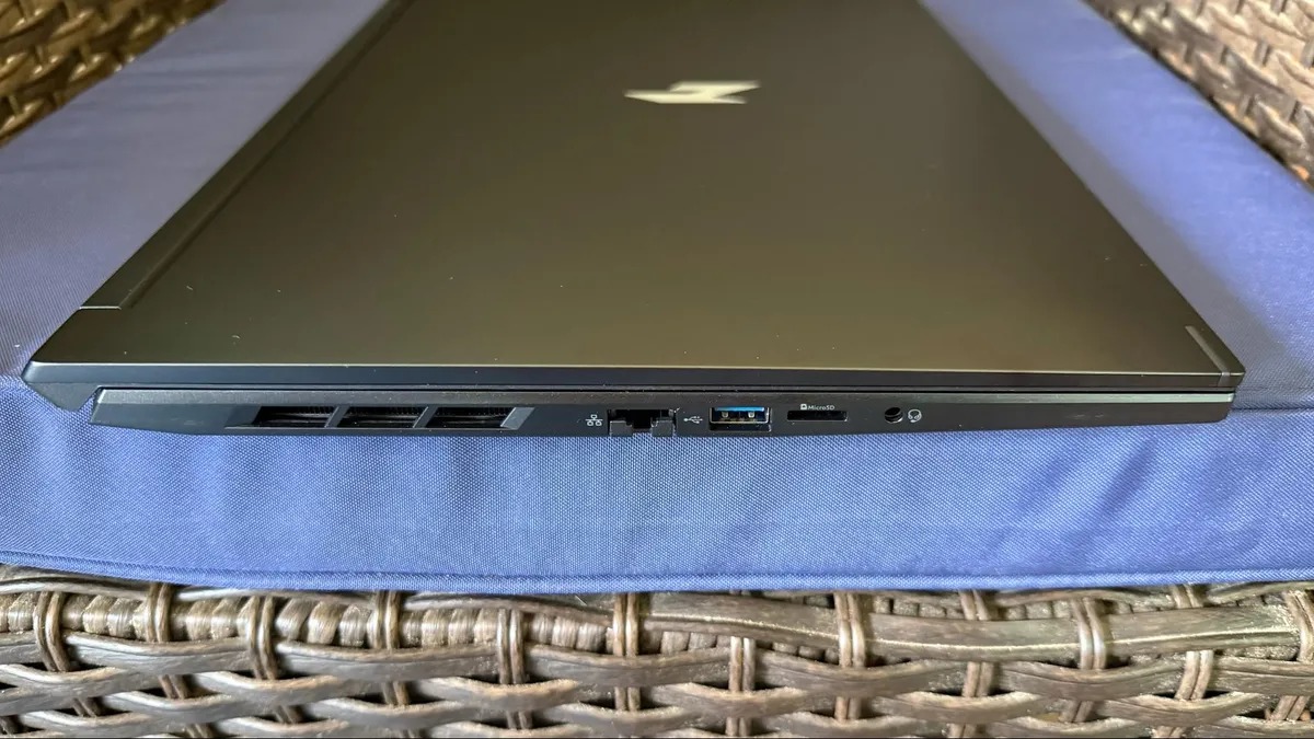 Đánh giá Acer Nitro V 16S AI thiết kế