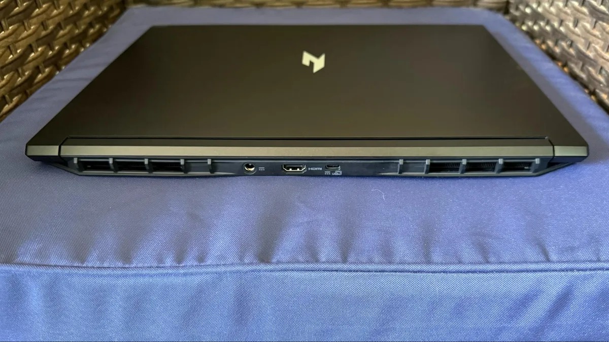 Đánh giá Acer Nitro V 16S AI thiết kế
