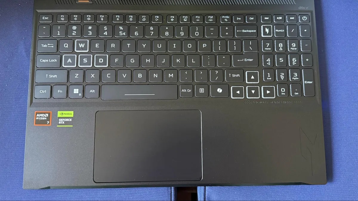 Đánh giá Acer Nitro V 16S AI bàn phím