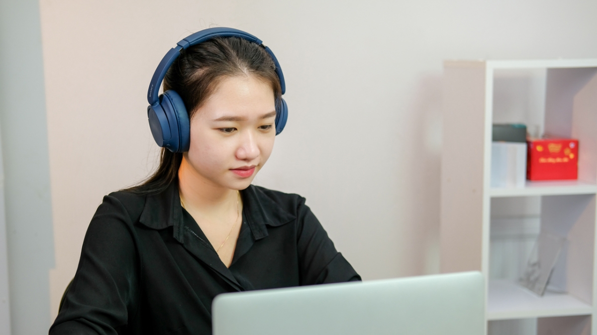 Tai nghe chụp tai chống ồn đáng mua dịp lễ 2/9: Giá gốc đã tốt còn được giảm thêm