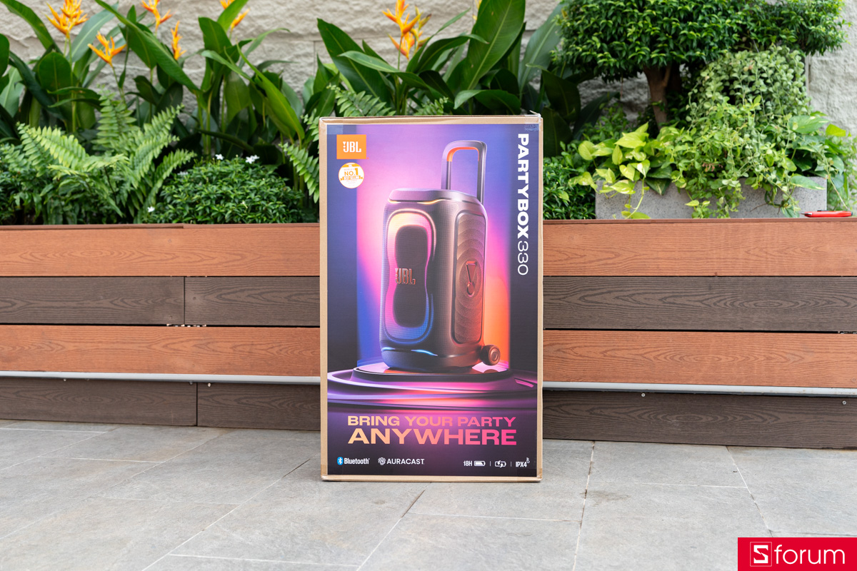 Trên tay JBL PartyBox Stage 330 - hộp