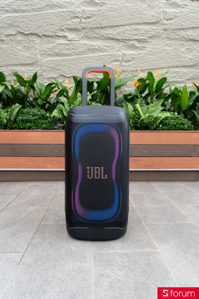 Trên tay JBL PartyBox Stage 330