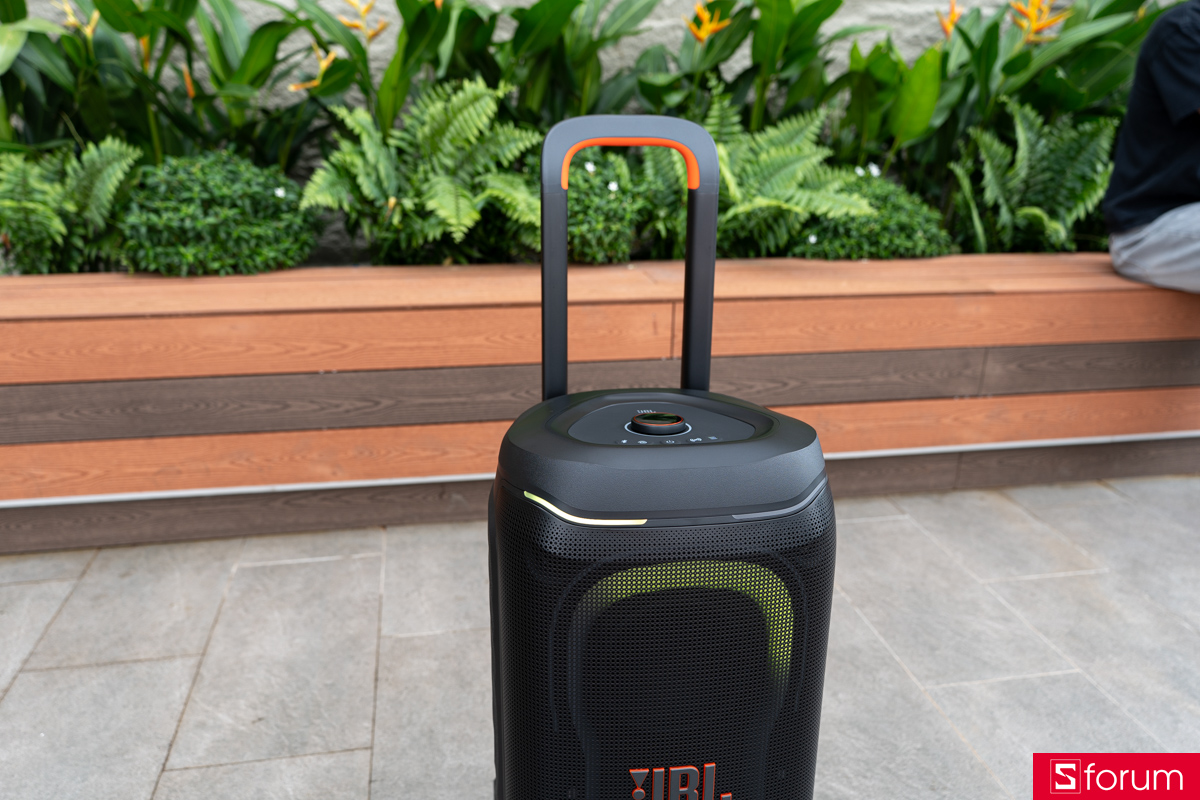 Trên tay JBL PartyBox Stage 330