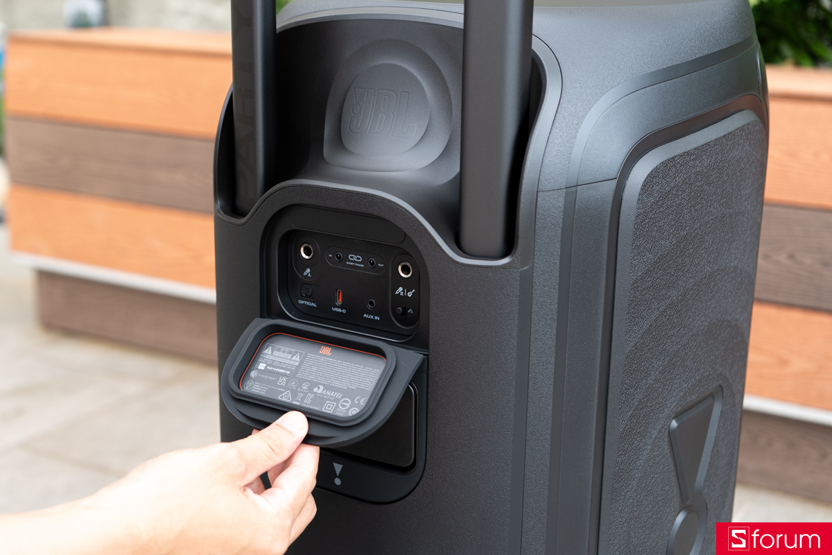 Trên tay JBL PartyBox Stage 330 - kết nối