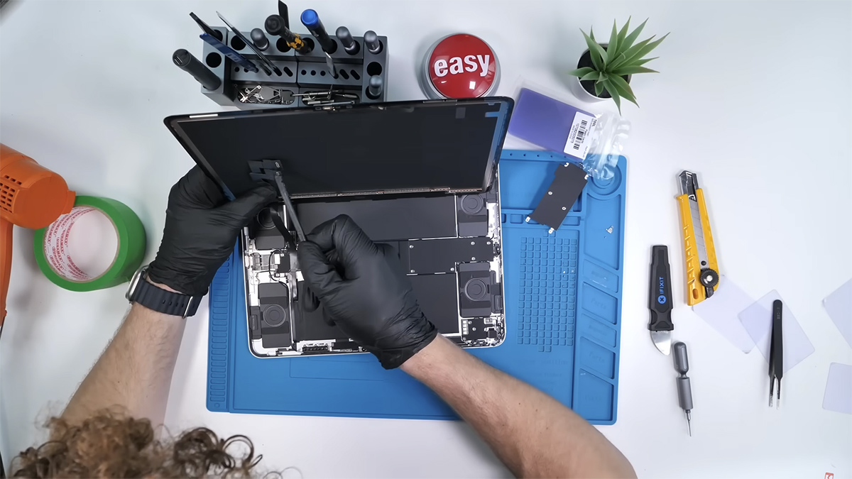 Mổ bụng iPad Pro M4 2024 khám phá nội thất: Pin 10,209 mAh, hệ thống tản nhiệt mới, 4 loa lớn