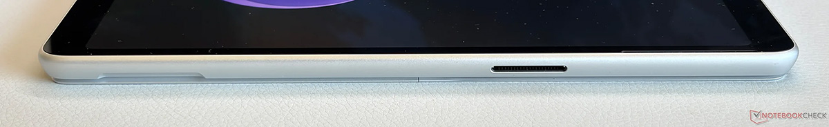 Đánh giá Surface Pro OLED 2026 về cổng kết nối