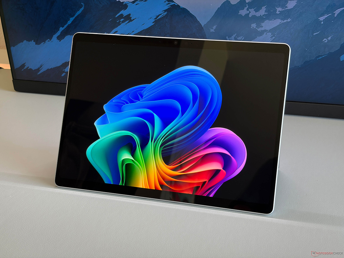 Đánh giá Surface Pro OLED 2026 về phụ kiện