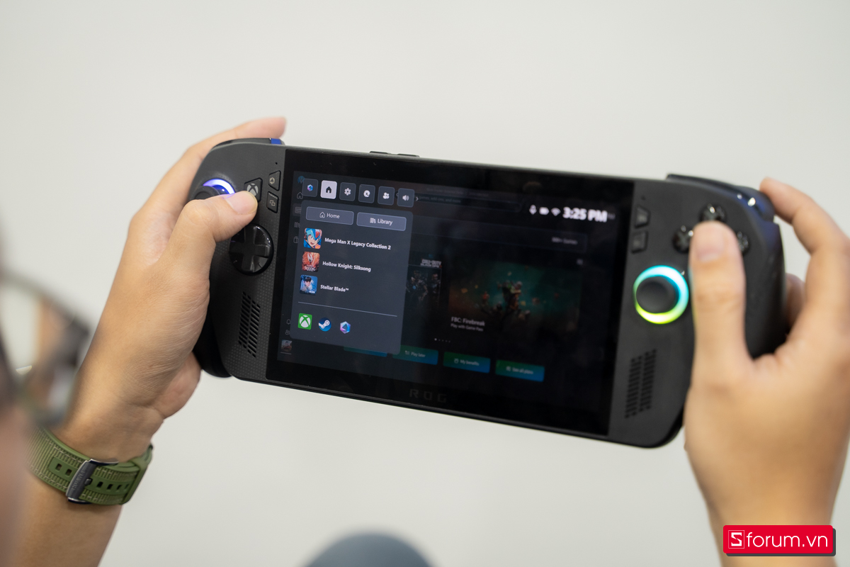 Trên tay máy cầm tay chơi game ROG Xbox Ally X