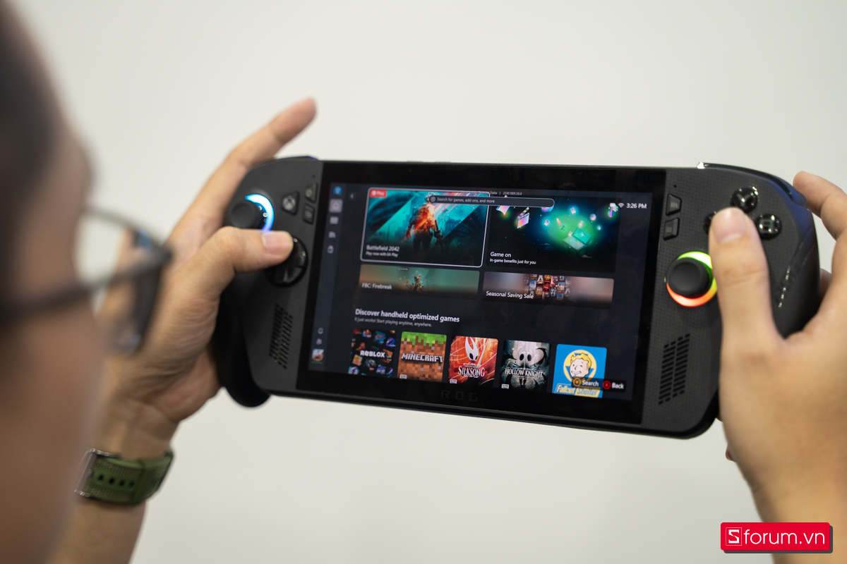 Trên tay máy cầm tay chơi game ROG Xbox Ally X