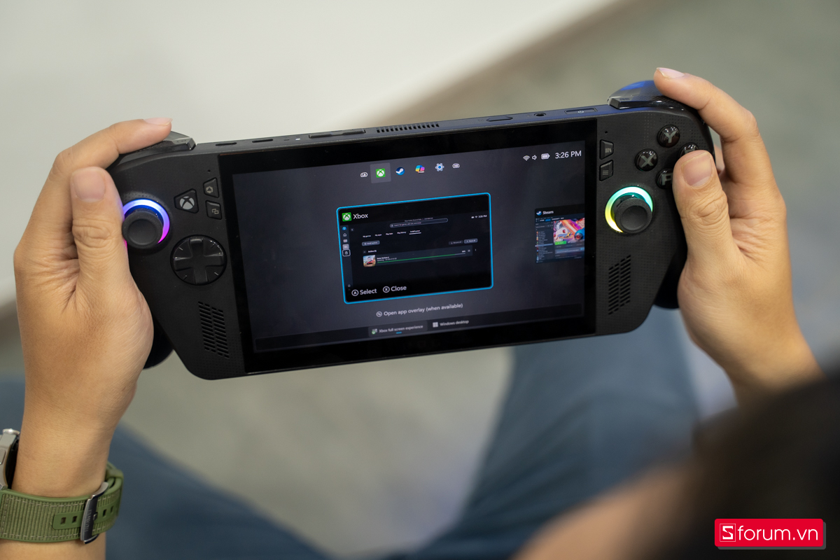 Trên tay máy cầm tay chơi game ROG Xbox Ally X