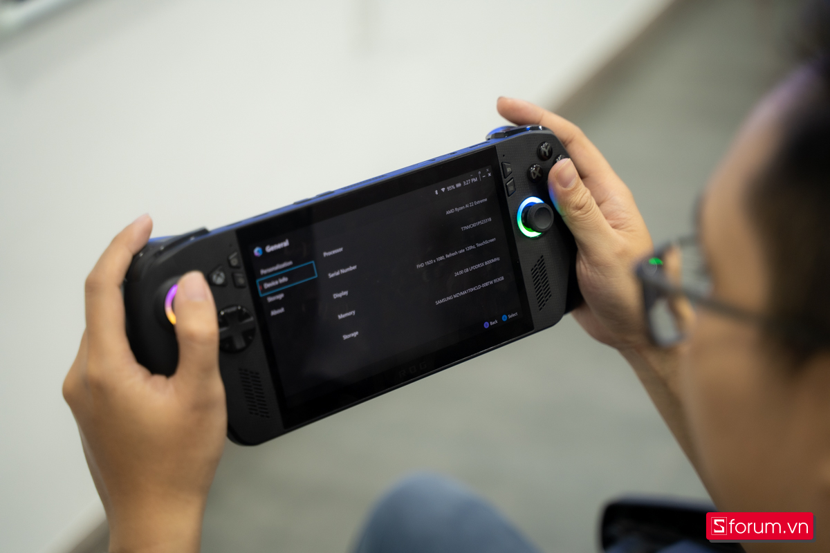Trên tay máy cầm tay chơi game ROG Xbox Ally X