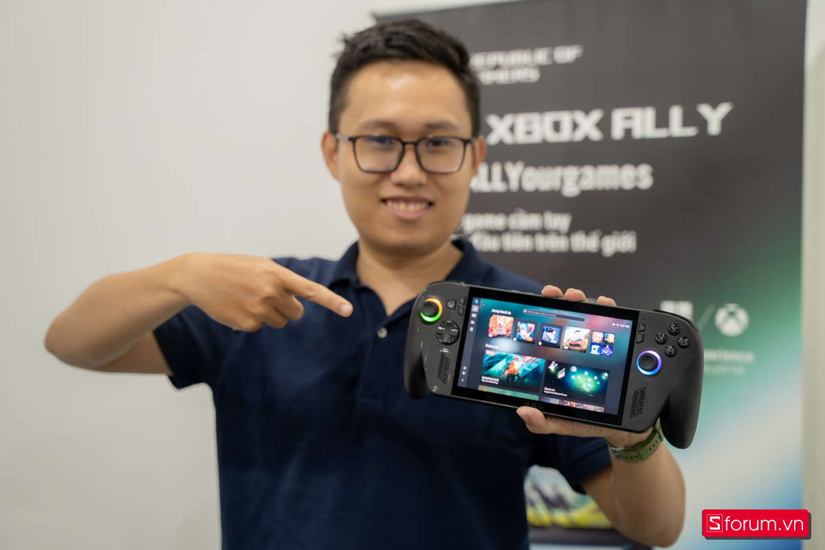 Trên tay máy cầm tay chơi game ROG Xbox Ally X
