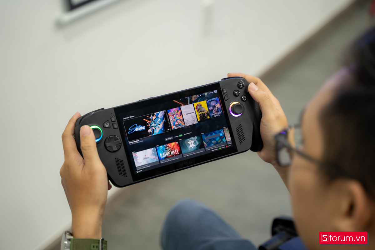 Trên tay máy cầm tay chơi game ROG Xbox Ally X