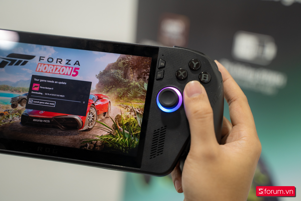 Trên tay máy cầm tay chơi game ROG Xbox Ally X