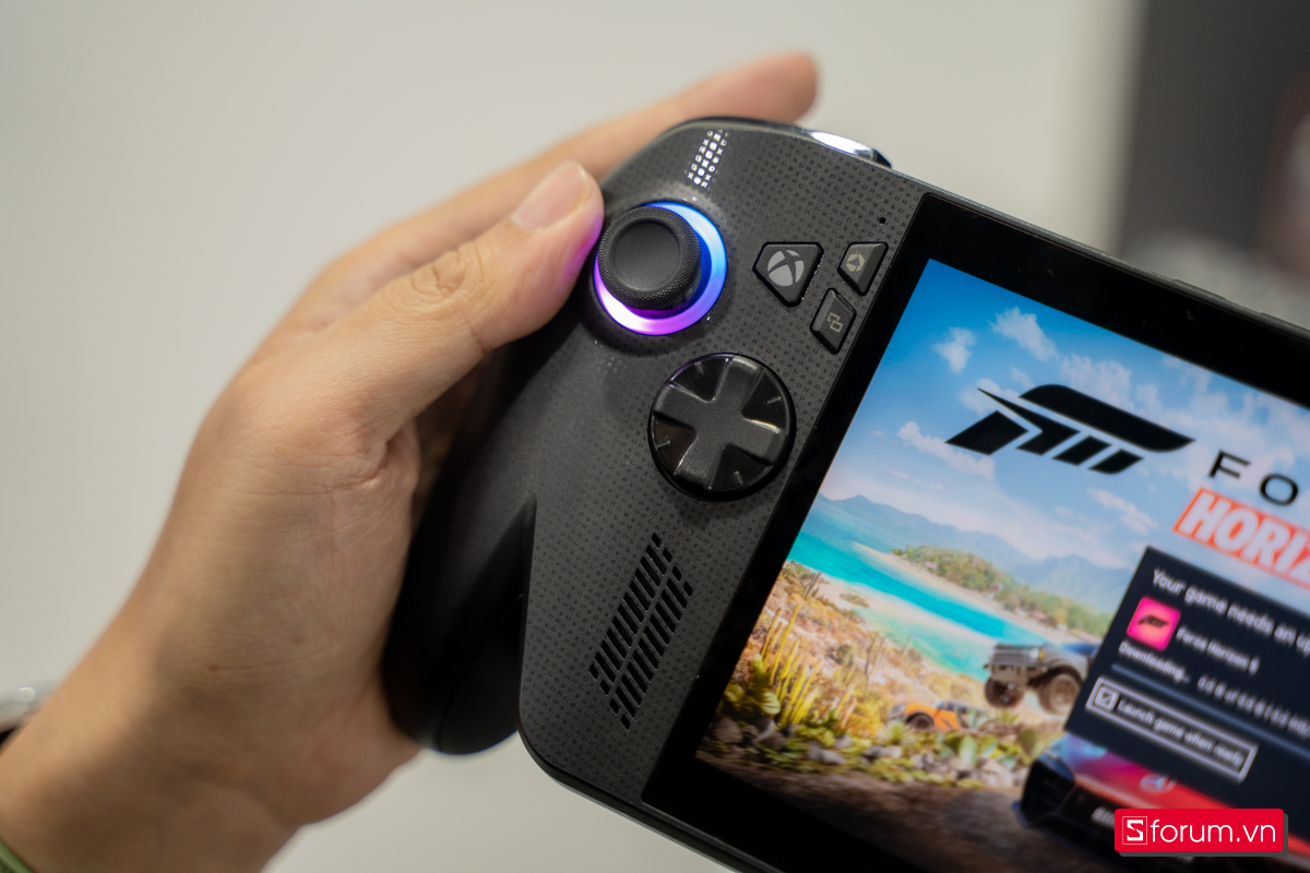 Trên tay máy cầm tay chơi game ROG Xbox Ally X