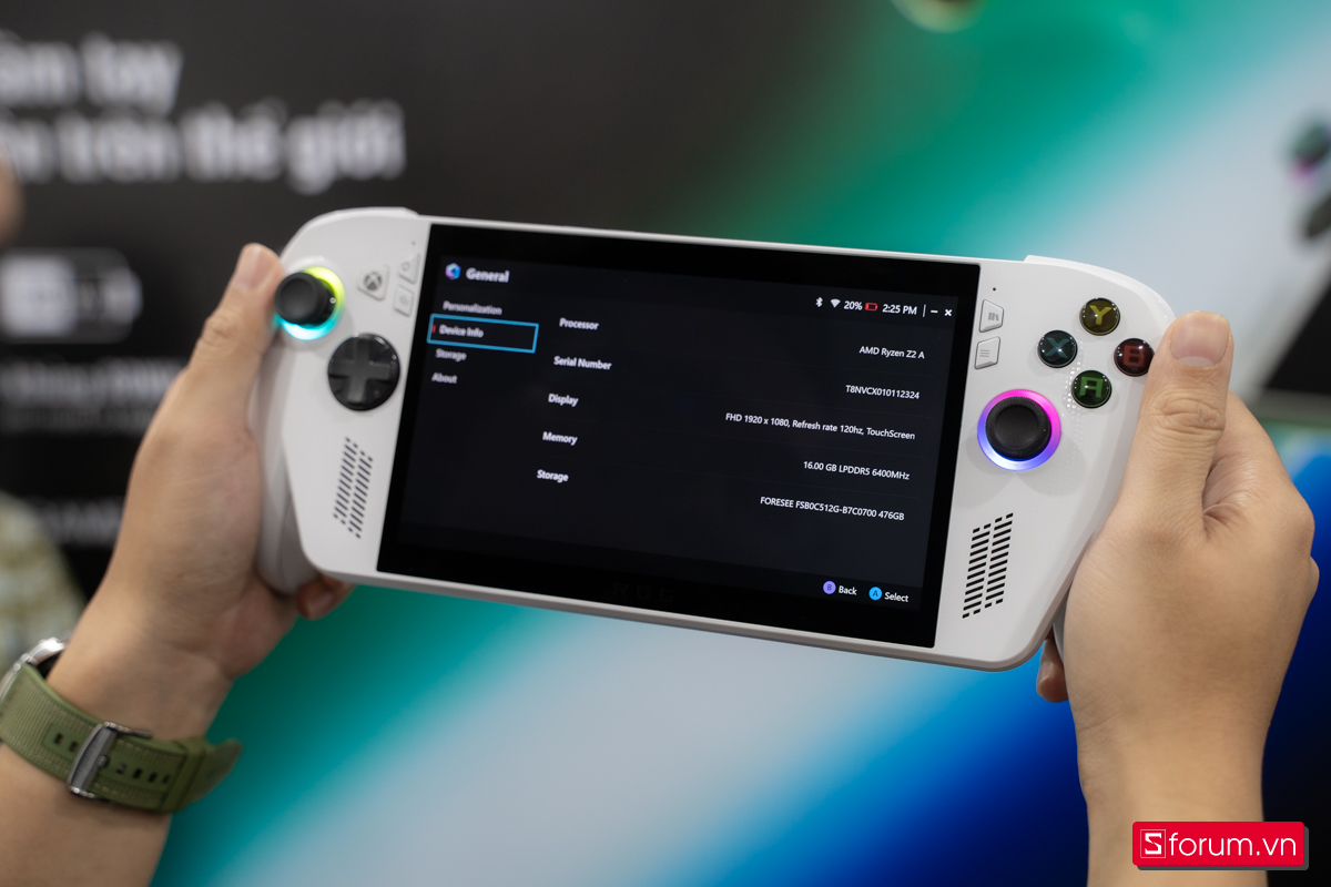 Trên tay máy cầm tay chơi game ROG Xbox Ally