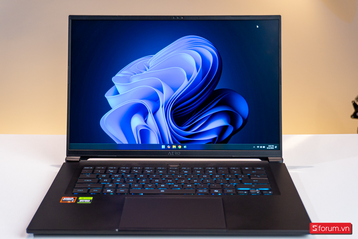 Trên tay Gigabyte AERO X16