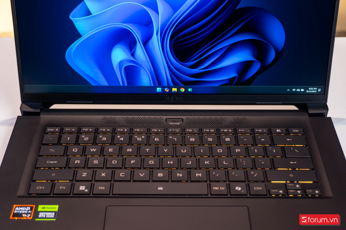 Trên tay Gigabyte AERO X16