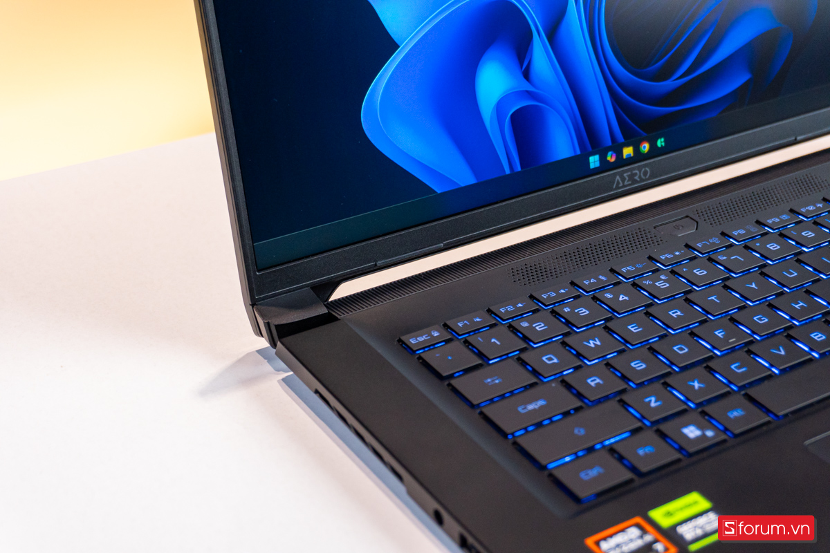Trên tay Gigabyte AERO X16
