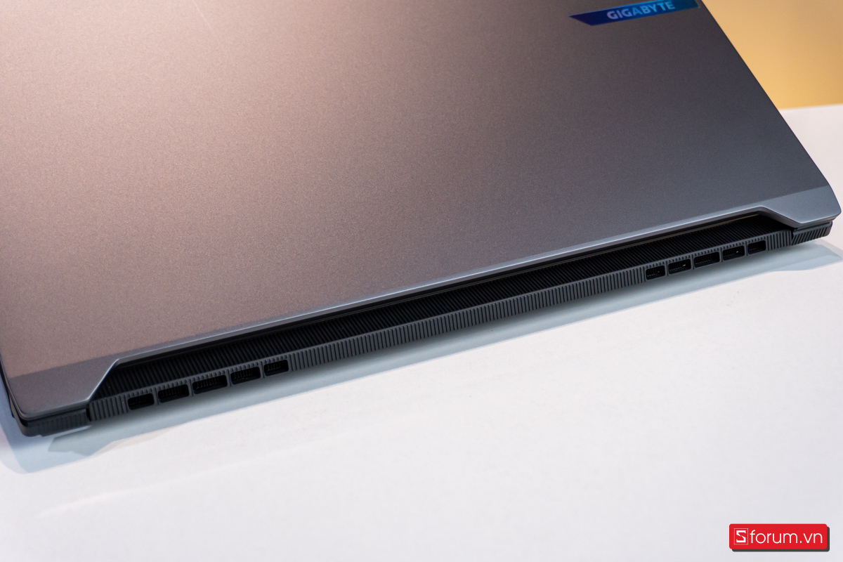 Trên tay Gigabyte AERO X16