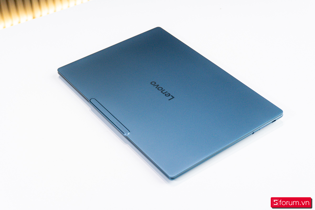 Trên tay Lenovo Yoga Slim 7 14AGP11 - thiết kế