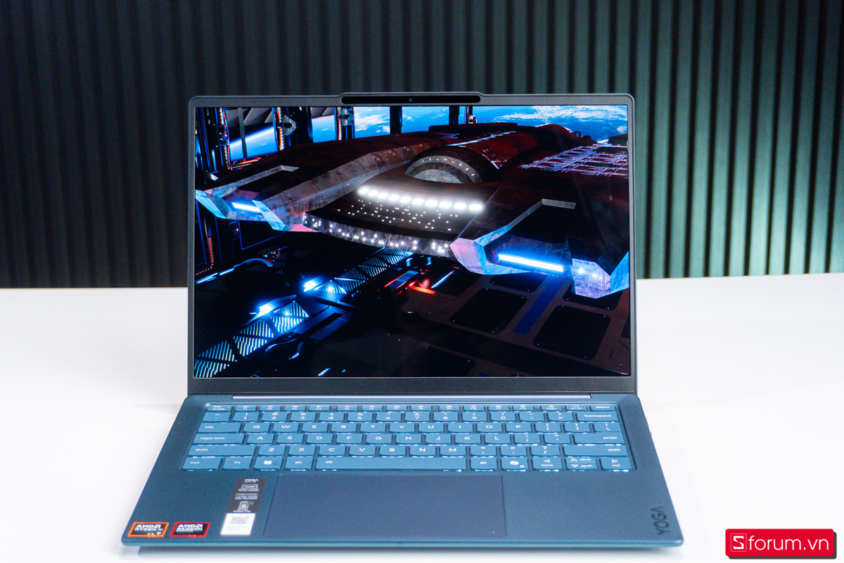 Đánh giá Lenovo Yoga Slim 7 14AGP11 - màn hình