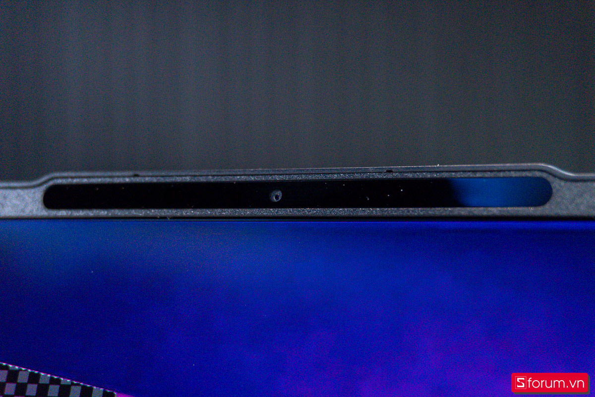 Trên tay Lenovo Yoga Slim 7 14AGP11 - webcam