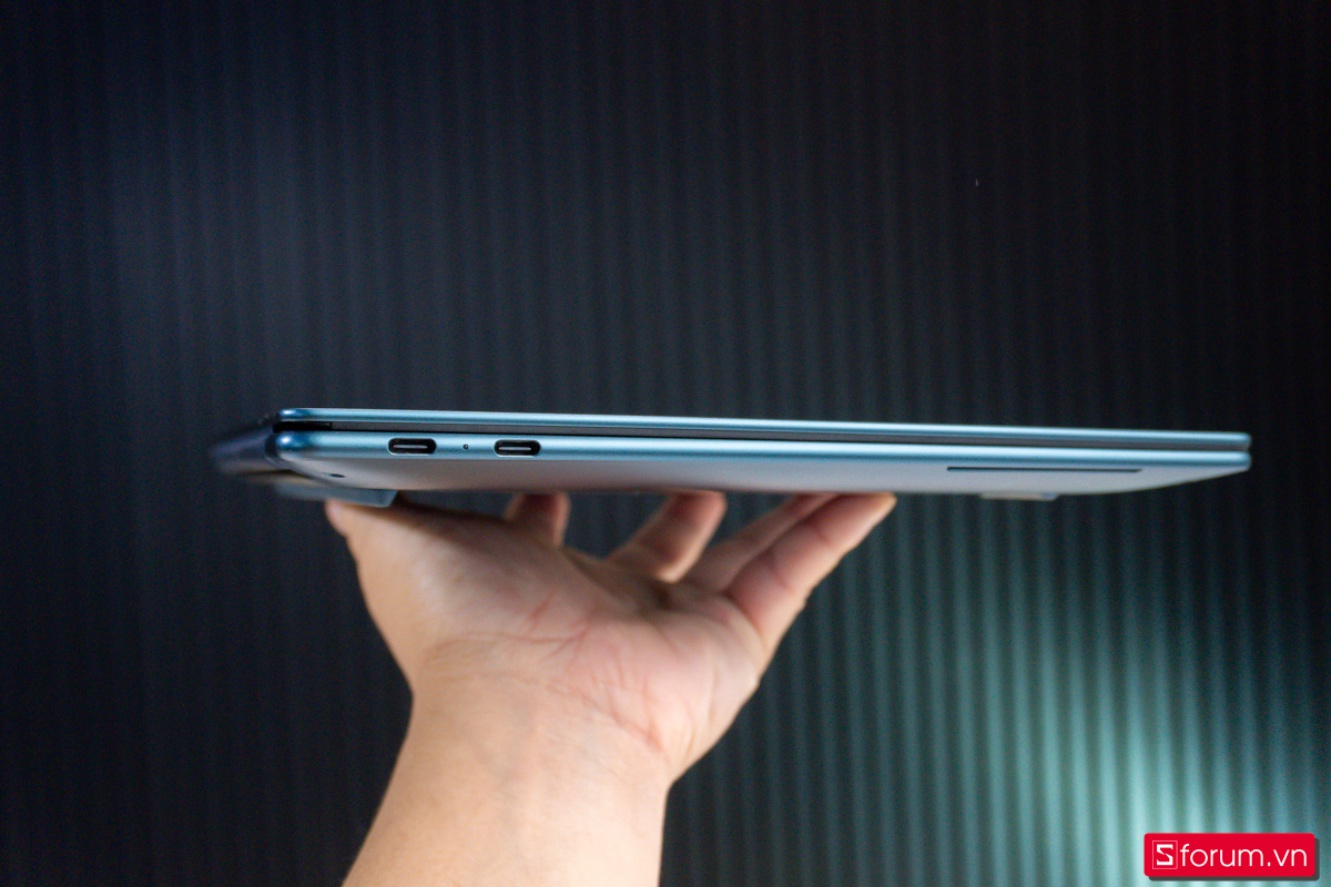 Trên tay Lenovo Yoga Slim 7 14AGP11 - cổng kết nối