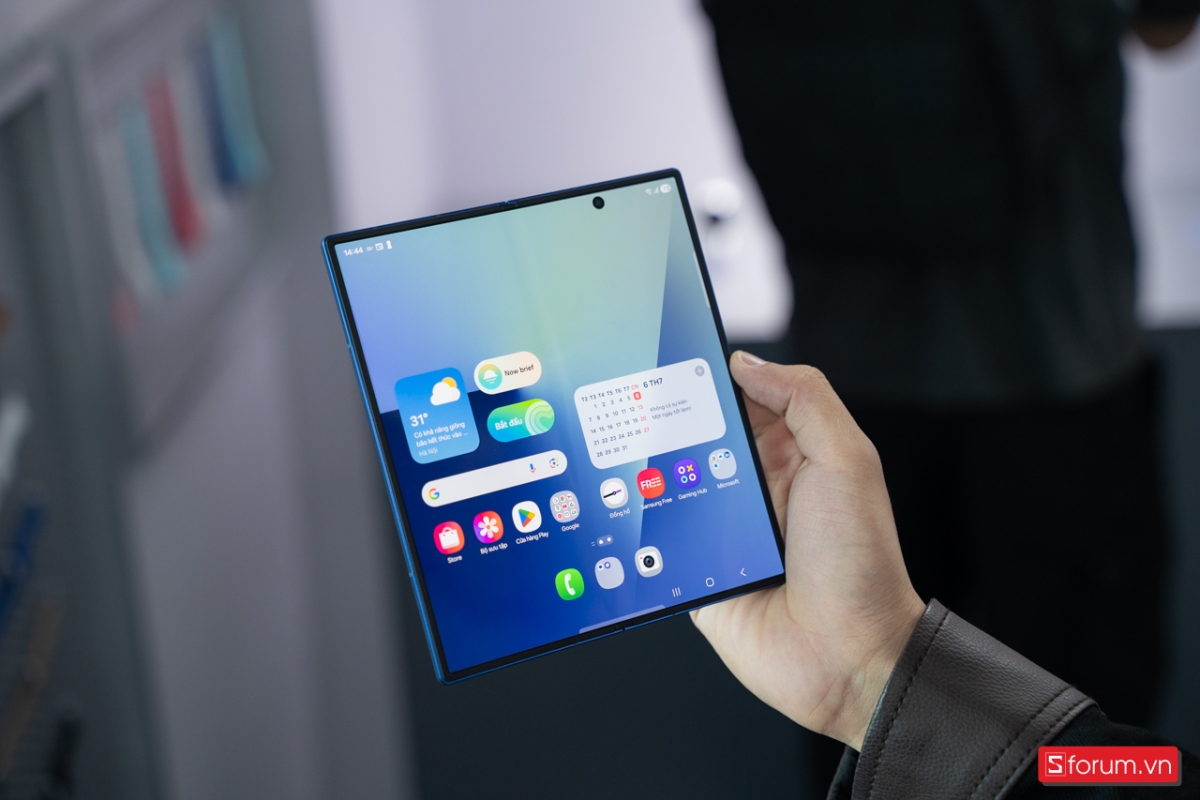 So sánh Samsung Galaxy Z Fold7 và Z Fold8 Ultra về màn hình