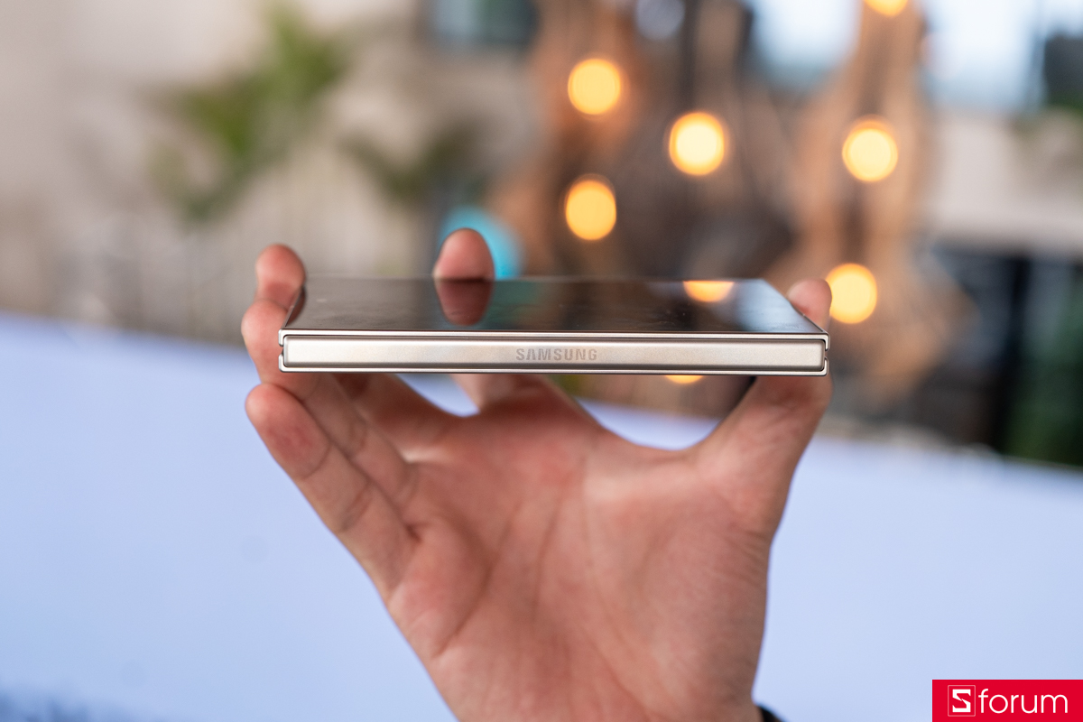 Trên tay Samsung Galaxy Z Fold8 với thiết kế mới