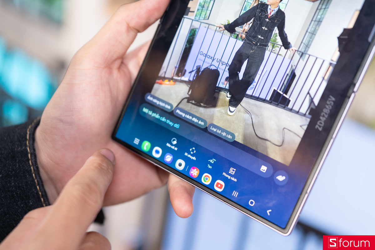 Trên tay Samsung Galaxy Z Fold8 với nhiều tính năng AI