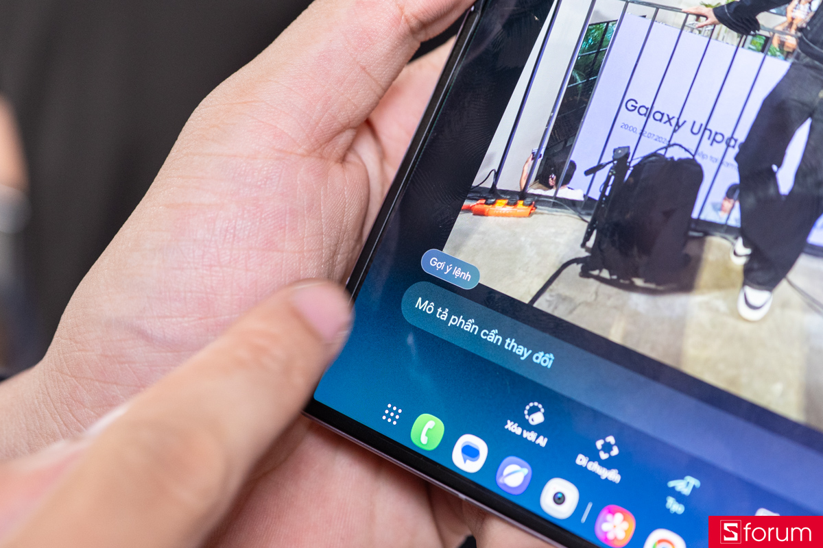 Trên tay Samsung Galaxy Z Fold8 với nhiều tính năng AI