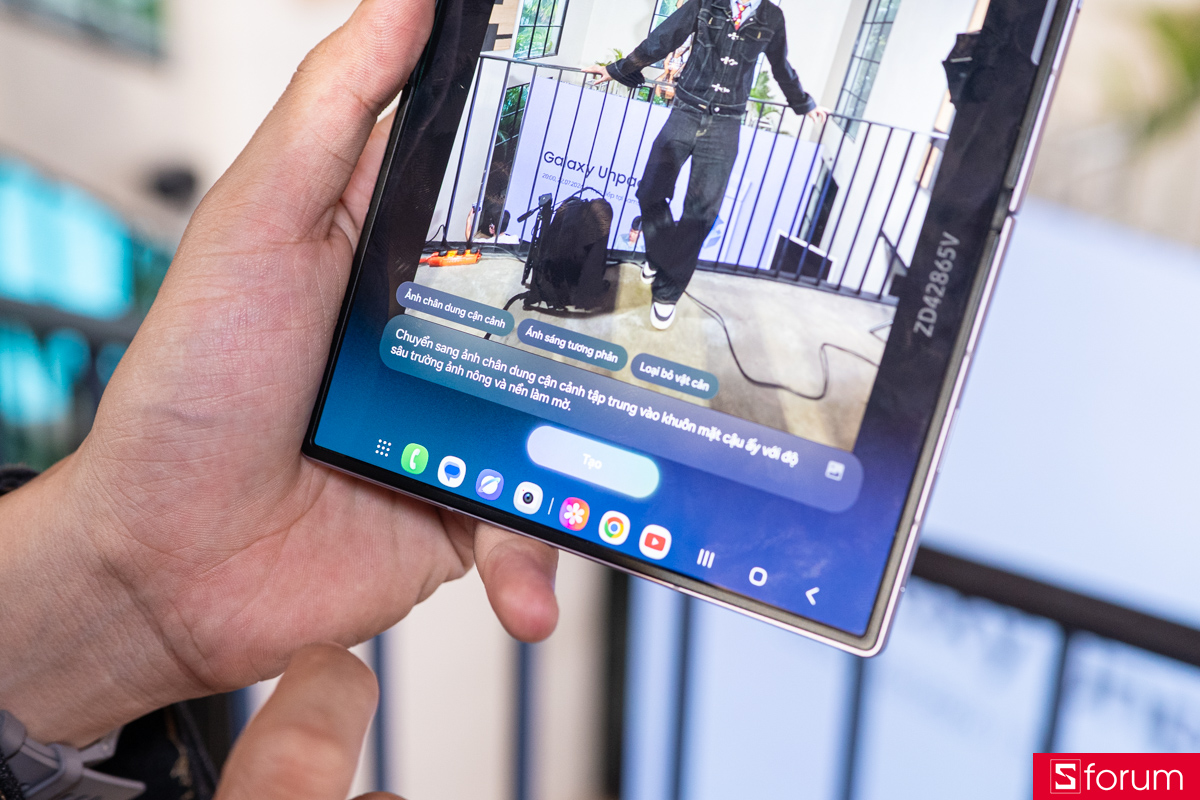 Trên tay Samsung Galaxy Z Fold8 với nhiều tính năng AI