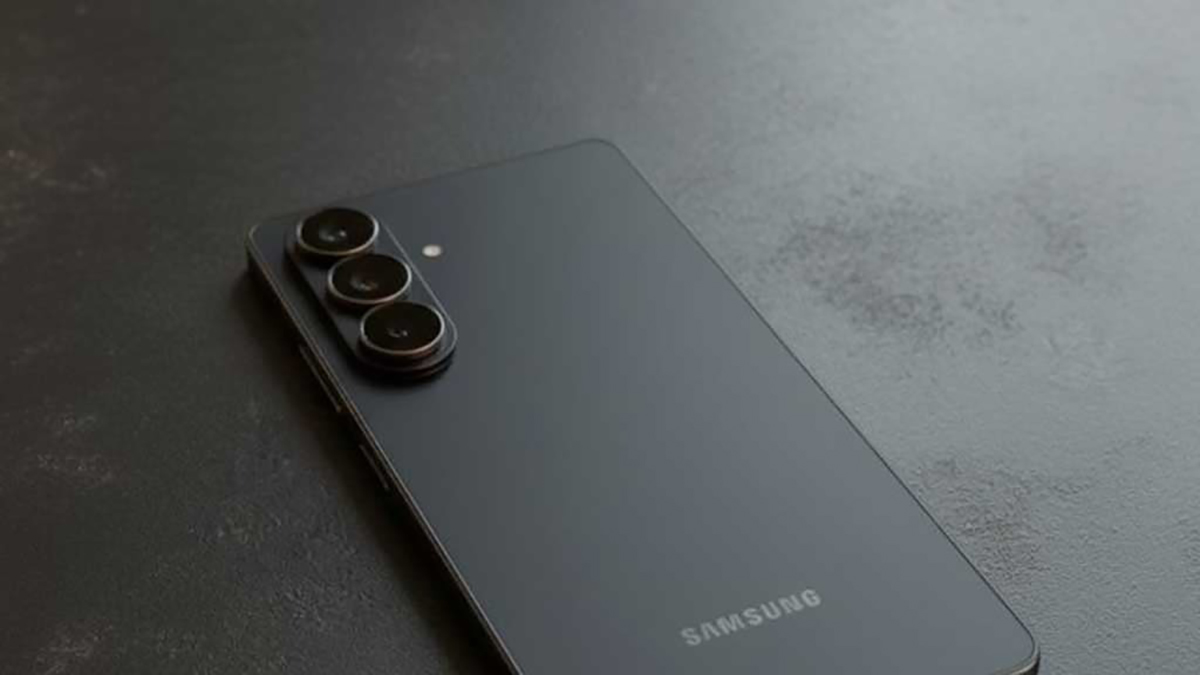 Galaxy S26 Plus lần đầu lộ ảnh thực tế ngoài đời thực: Nhìn là muốn mua ngay!