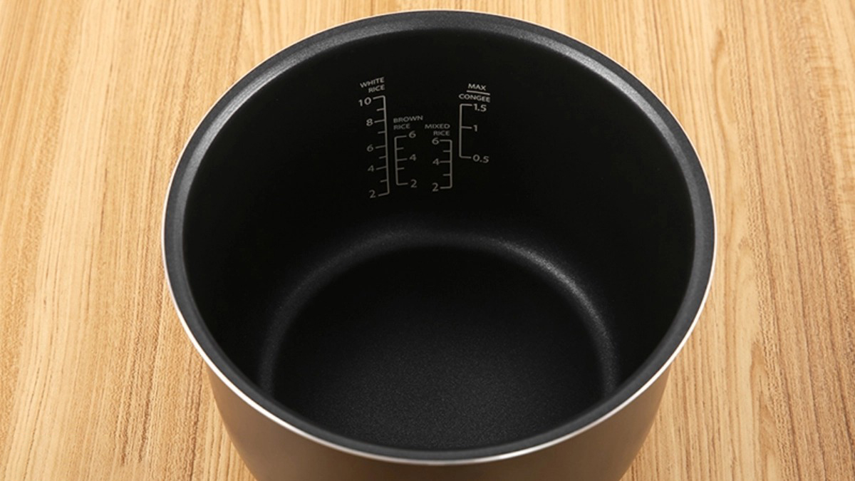Nồi cơm điện có dung tích lớn, phù hợp cho gia đình từ 4 đến 6 người