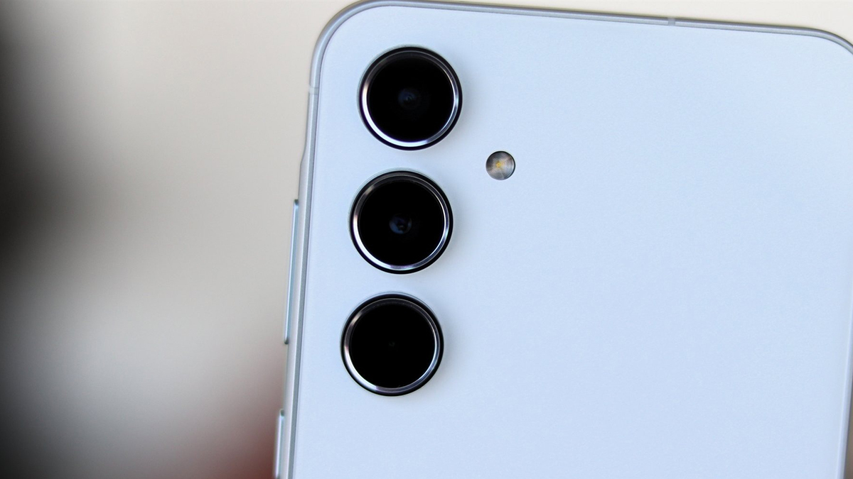 Galaxy A56 có camera selfie 12MP chất lượng hơn