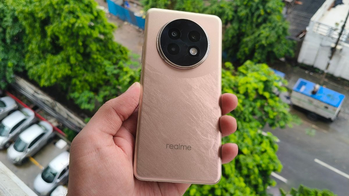 CellphoneS mở bán độc quyền realme 13+ 5G 8GB/256GB màu vàng với quà tặng ngập tràn
