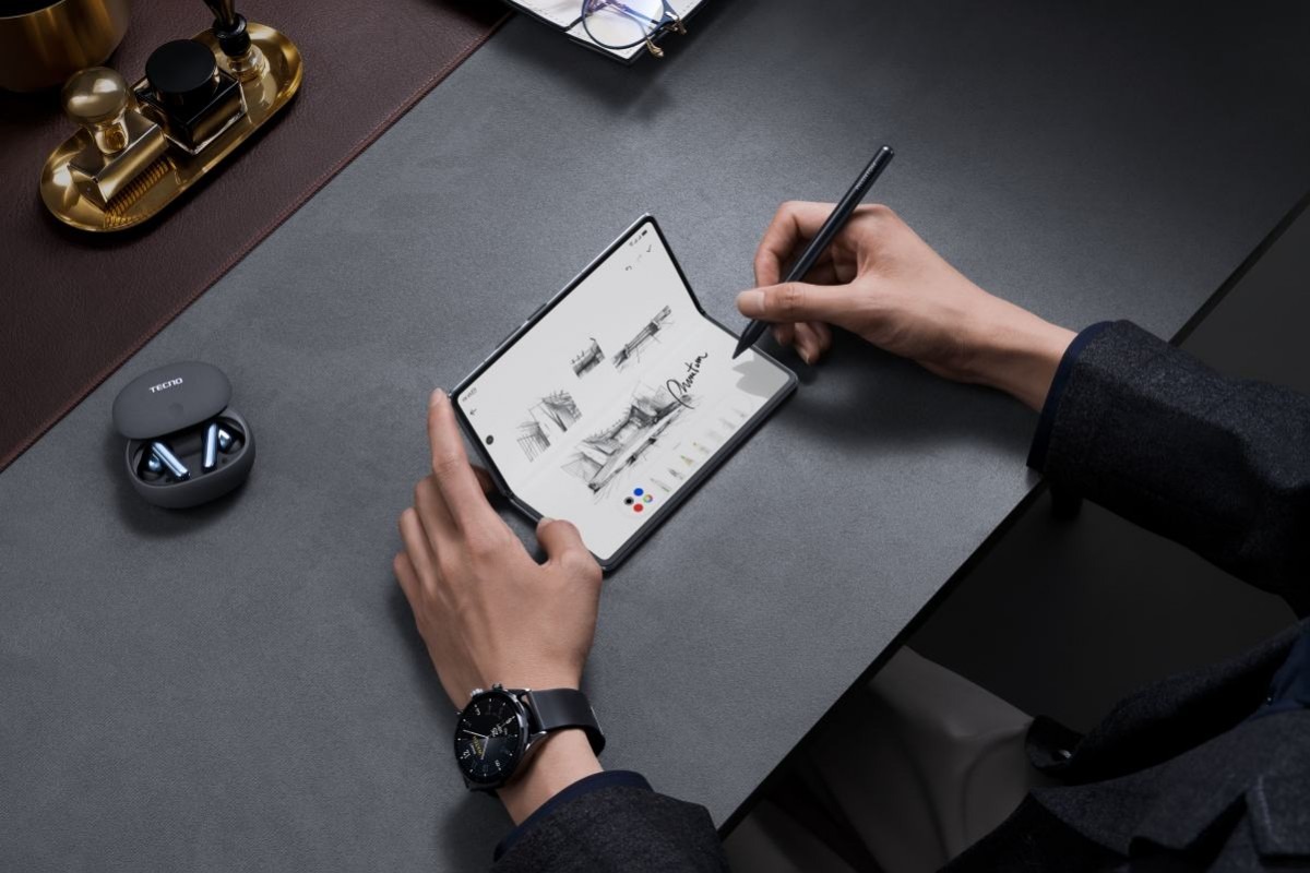 Điện thoại màn hình gập ngang mới của Tecno có giá hấp dẫn