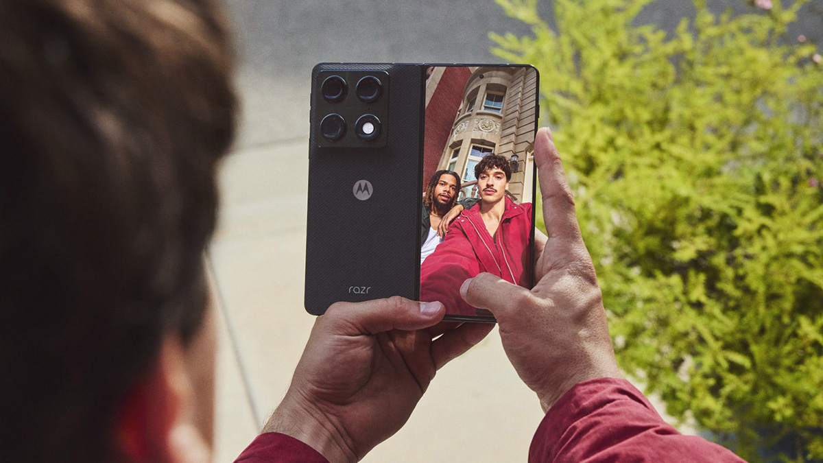 MWC 2026: Motorola Razr Fold ra mắt với chip Snapdragon 8 Gen 5, hệ thống camera cao cấp, giá 61.4 triệu đồng MWC 2026: Motorola Razr Fold ra mắt với chip Snapdragon 8 Gen 5, hệ thống camera cao cấp, giá 61.4 triệu đồng
